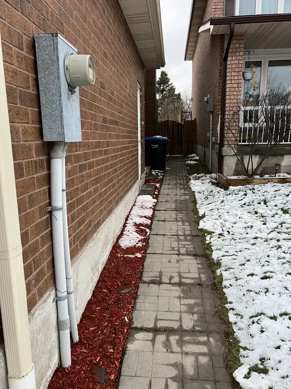 4260 Wakefield CRES #BSMT, Mississauga, ON L5C 4M4