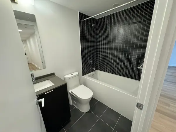 1 Jarvis ST #1208, Hamilton, ON L8R 3J2