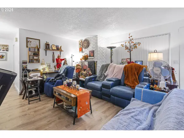 15540 NE COUCH ST, Portland, OR 97230