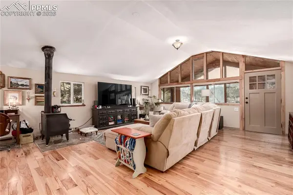 44 Anderson RD, Florissant, CO 80816