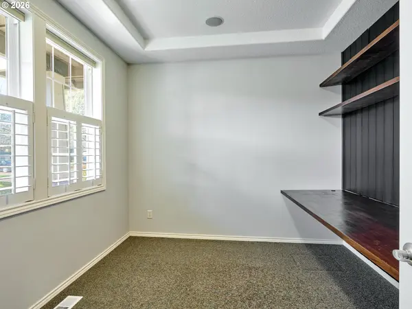 693 FAIRWOOD CRES, Woodburn, OR 97071