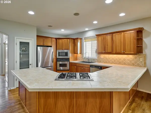 693 FAIRWOOD CRES, Woodburn, OR 97071