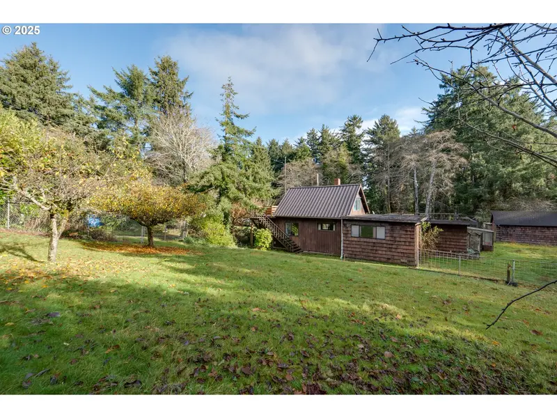 735 3RD ST, Gearhart, OR 97138