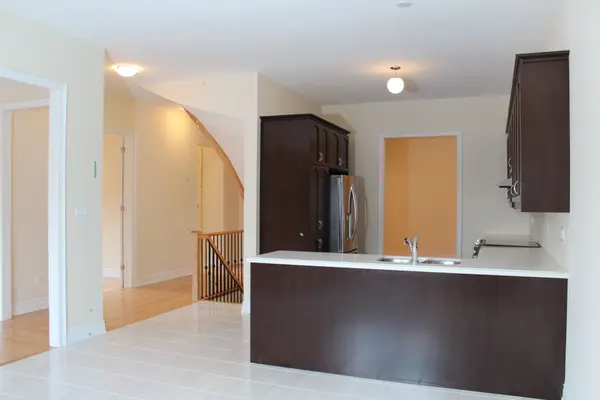 207 Gardiner DR, Bradford West Gwillimbury, ON L3Z 0J5