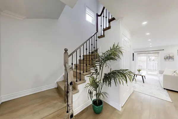 2 Prestwick AVE, Vaughan, ON L6A 2C9