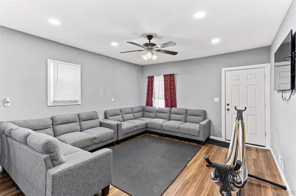 9365 Quincy ST, Detroit, MI 48204