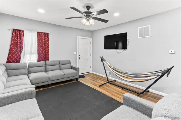 9365 Quincy ST, Detroit, MI 48204