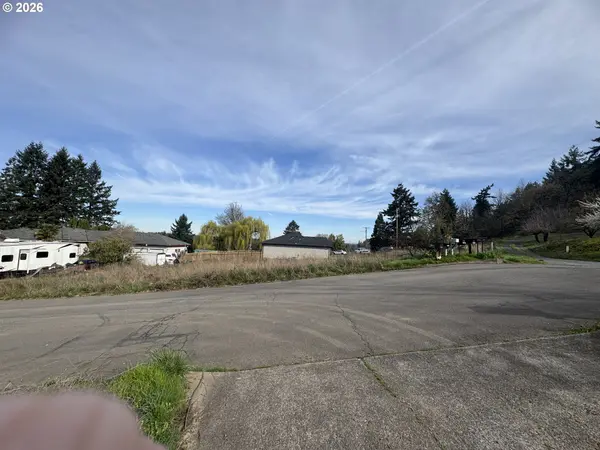 SE NWC SCHILLER  SE 140 AVE, Portland, OR 97236