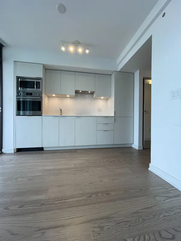 11 wellesley ST W #2412, Toronto C01, ON M4Y 0G4