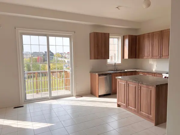 8 Crane ST, Aurora, ON L4G 1C9