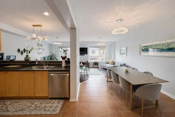 79 Hartford CRES, Newmarket, ON L3X 2Z5