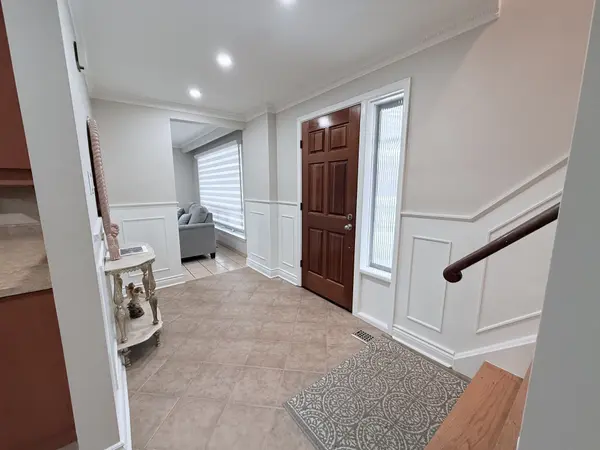 65 Beckett AVE, Toronto W04, ON M6L 2B3