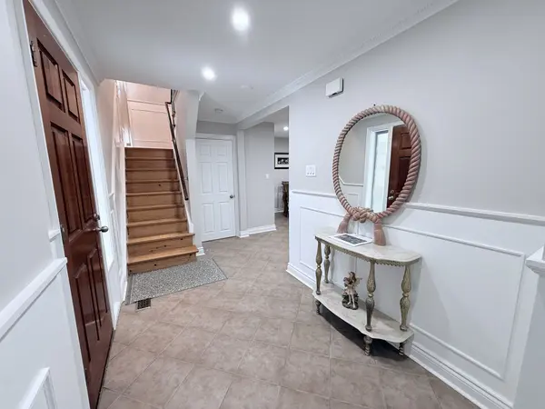 65 Beckett AVE, Toronto W04, ON M6L 2B3