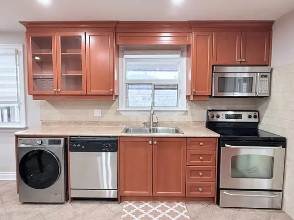 65 Beckett AVE, Toronto W04, ON M6L 2B3