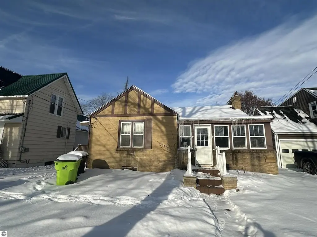 110 W State ST, Clare, MI 48617