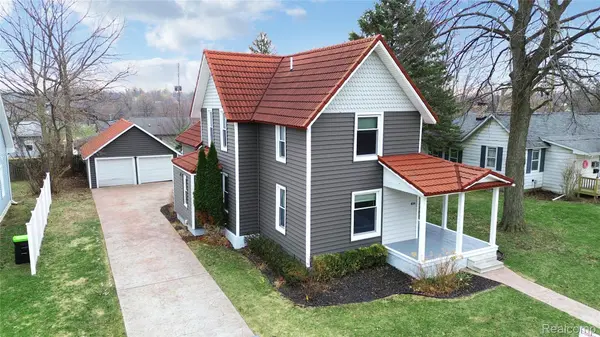 404 N Adelaide ST, Fenton, MI 48430