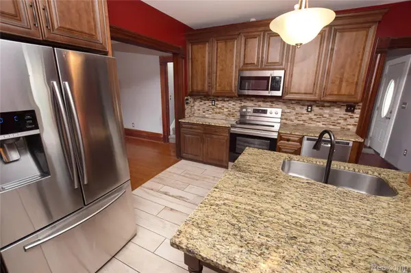 404 N Adelaide ST, Fenton, MI 48430