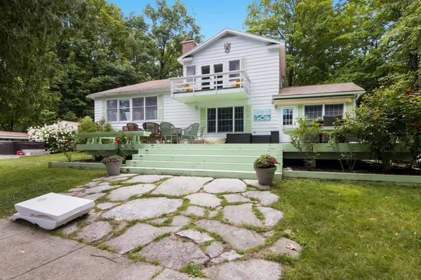 5658 S East Torch Lake DR, Forest Home Twp, MI 49615