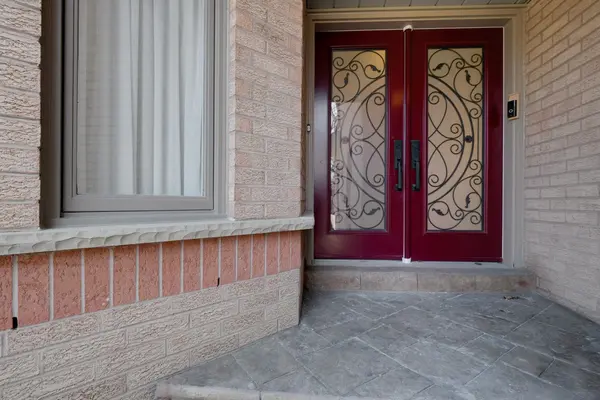 10 Chiswick CRES, Aurora, ON L4G 6N9