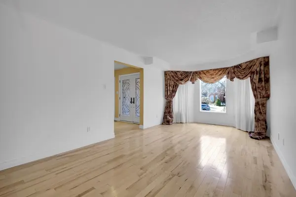 10 Chiswick CRES, Aurora, ON L4G 6N9