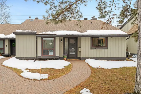 6 Kittansett CT, Stittsville - Munster - Richmond, ON K2S 1B9