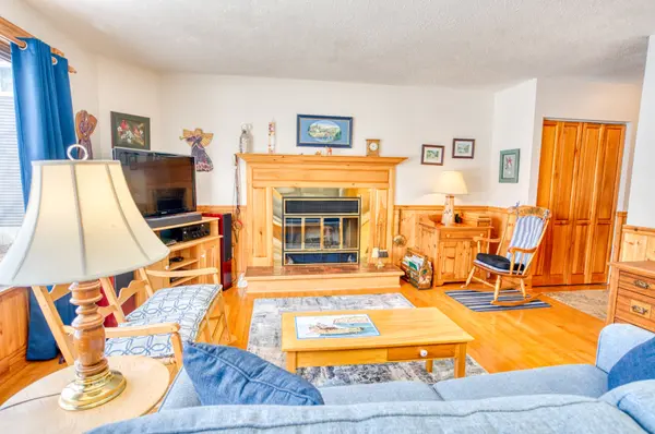 34 Church ST, Westport, ON K0G 1X0