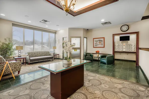 200 Lafontaine AVE #607, Vanier And Kingsview Park, ON K1L 8K8