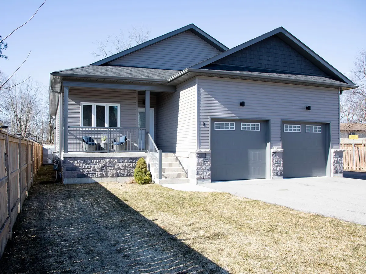 8 Georgina ST, Georgina, ON L0E 1R0