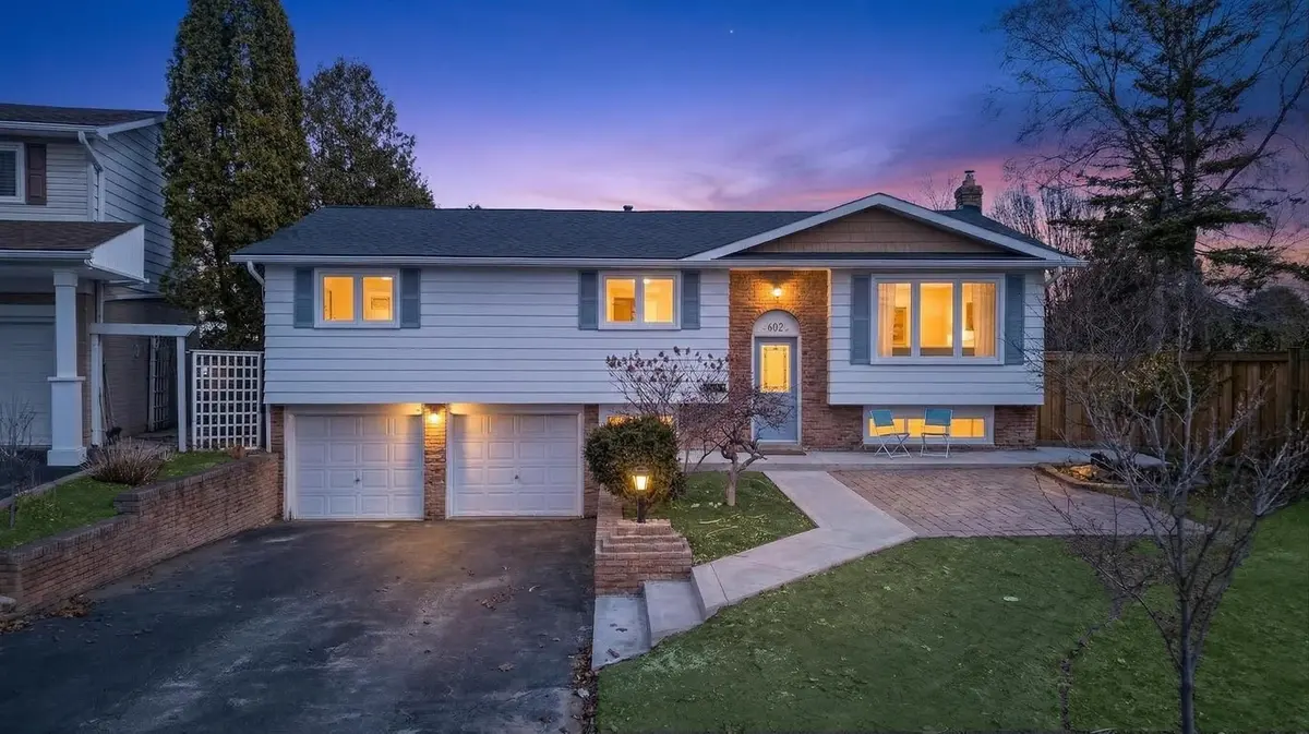 602 Clare PL S, Burlington, ON L7L 4Z7