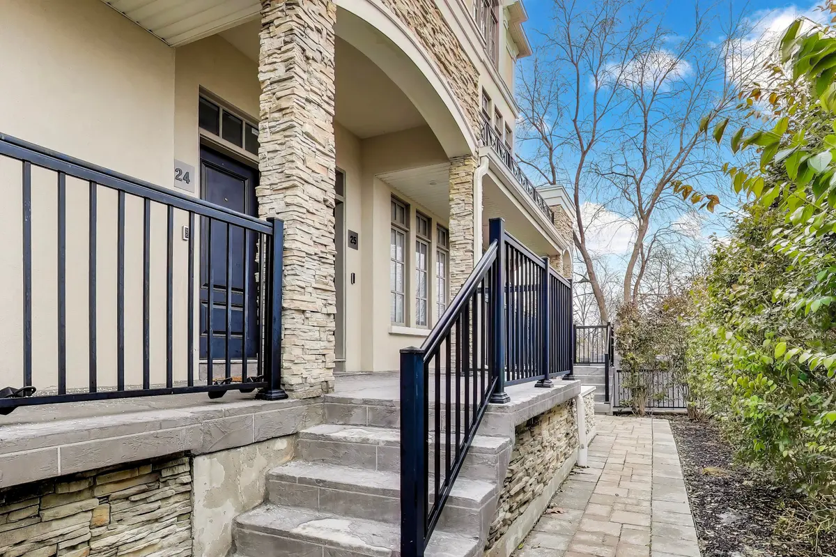 3083 Cawthra RD #24, Mississauga, ON L4Y 3Y5