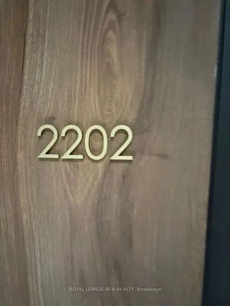 39 Mary ST #2202, Barrie, ON L4N 1S9