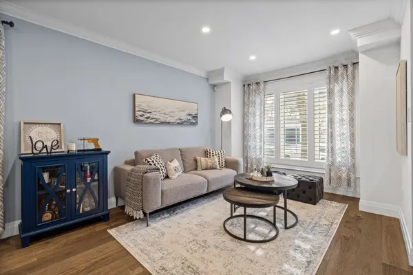 5609 Thorn LN, Burlington, ON L7L 6T5