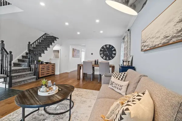 5609 Thorn LN, Burlington, ON L7L 6T5