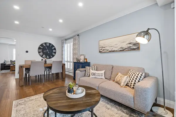 5609 Thorn LN, Burlington, ON L7L 6T5