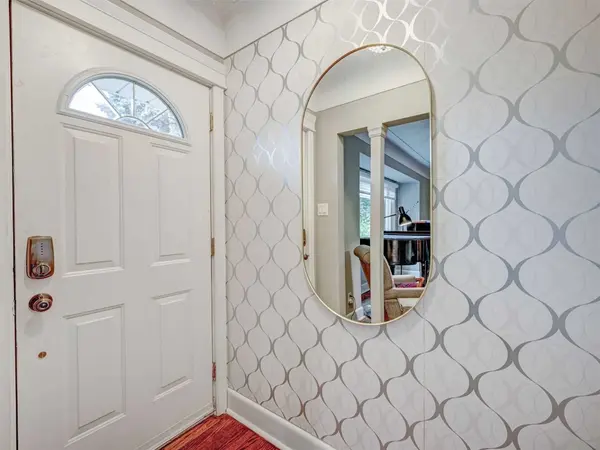 414 Dorchester CRES, Burlington, ON L7T 2X4