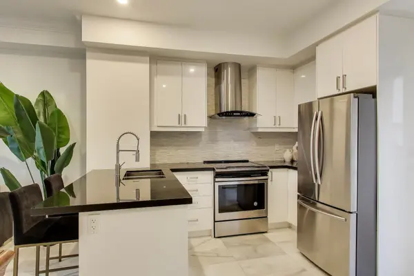 3083 Cawthra RD #24, Mississauga, ON L4Y 3Y5