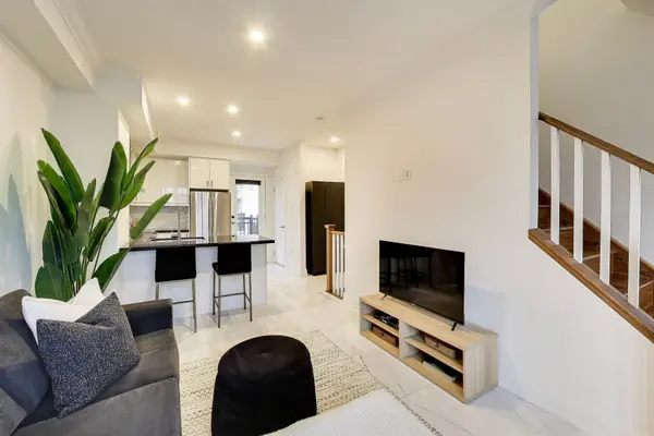 3083 Cawthra RD #24, Mississauga, ON L4Y 3Y5