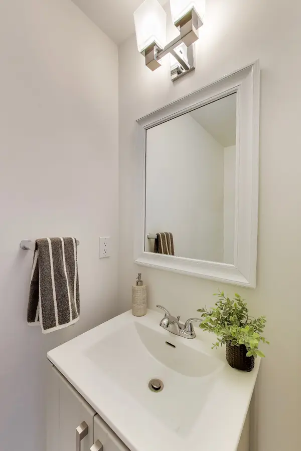 3083 Cawthra RD #24, Mississauga, ON L4Y 3Y5