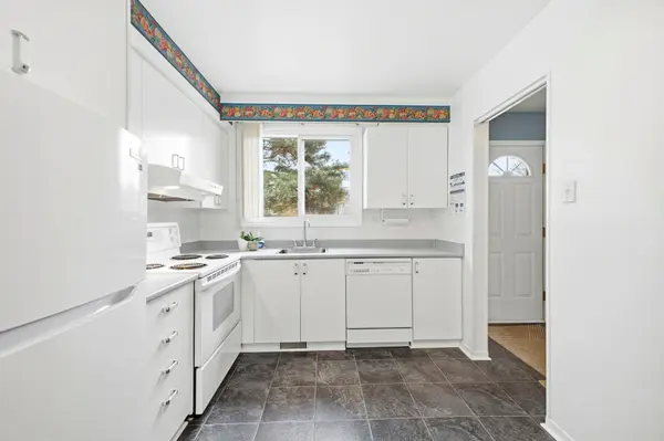 1389 Palmerston DR #111, Cyrville - Carson Grove - Pineview, ON K1J 8N9