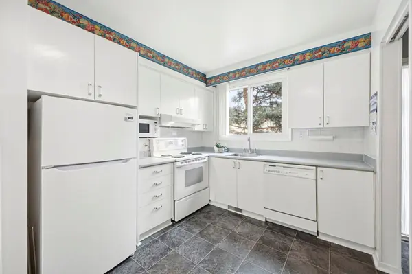 1389 Palmerston DR #111, Cyrville - Carson Grove - Pineview, ON K1J 8N9