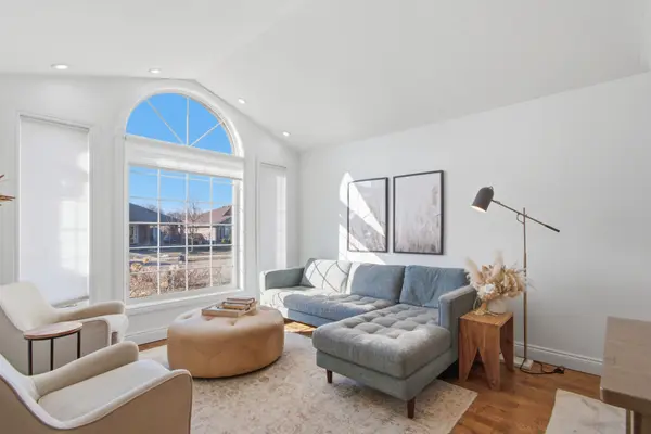 28 Hickory GRV, Belleville, ON K8N 5Y1