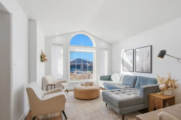 28 Hickory GRV, Belleville, ON K8N 5Y1