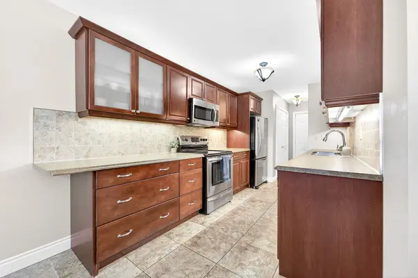 32 Perthshire CT, Hamilton, ON L9B 2H1