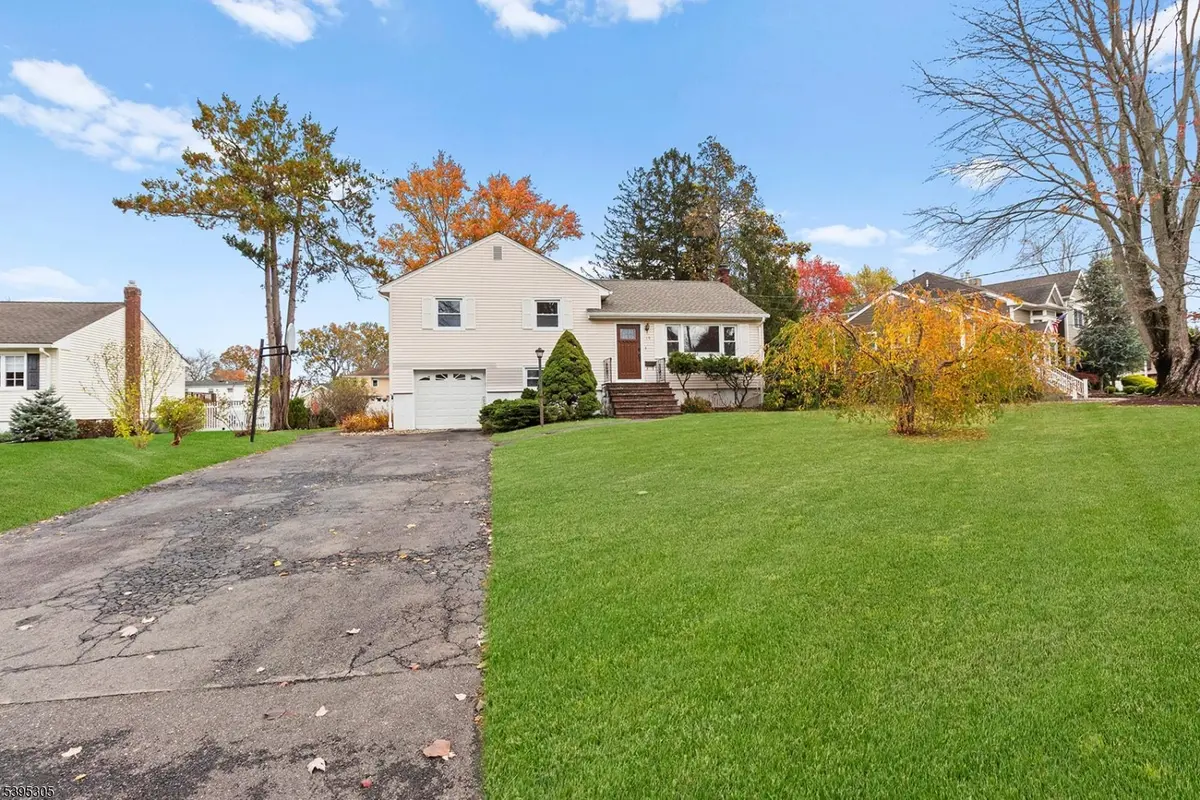 19 Petry Dr, East Hanover Twp., NJ 07936