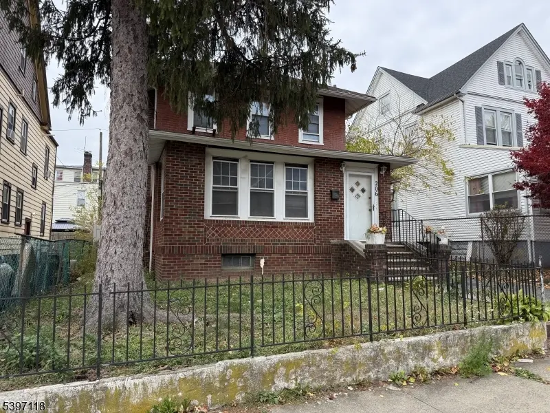206 Weequahic Ave, Newark City, NJ 07112