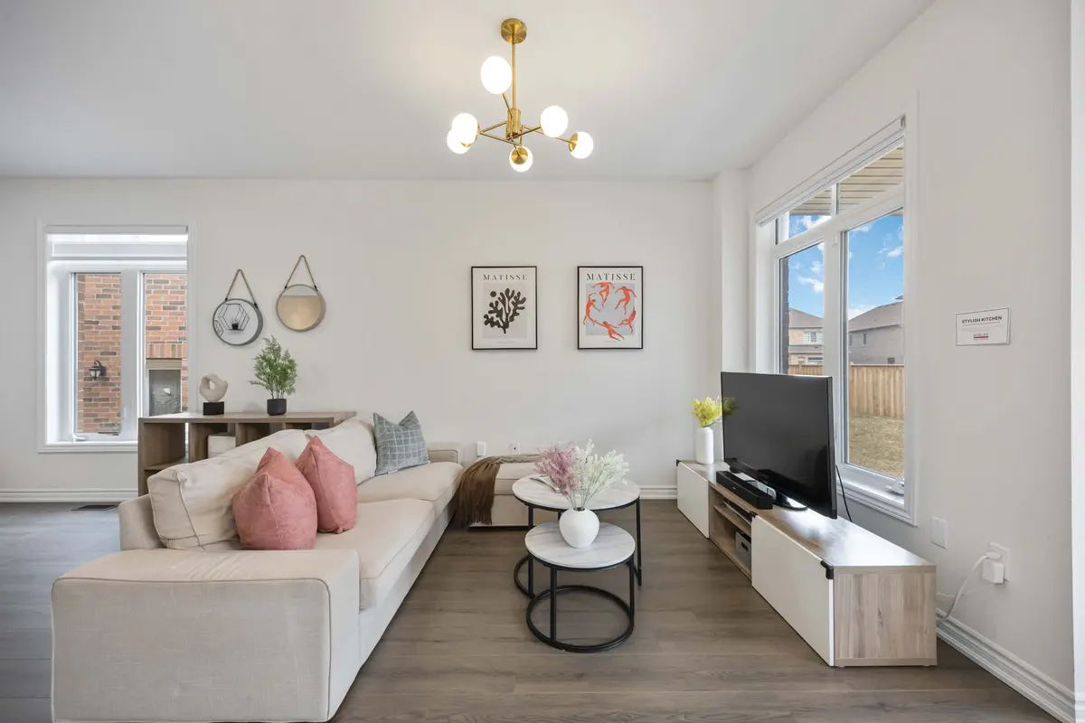 29 Ferragine CRES, Bradford West Gwillimbury, ON L3Z 4J9