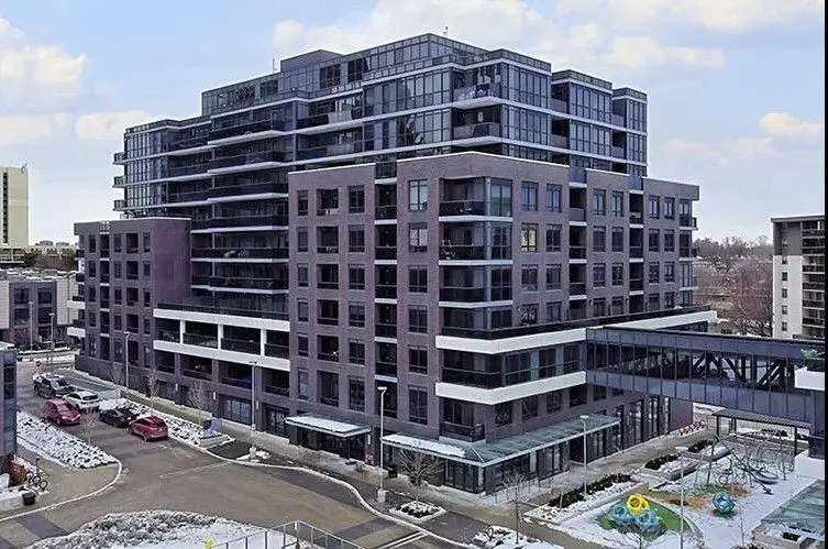 26 Gibbs RD #341, Toronto W08, ON M9B 0E3