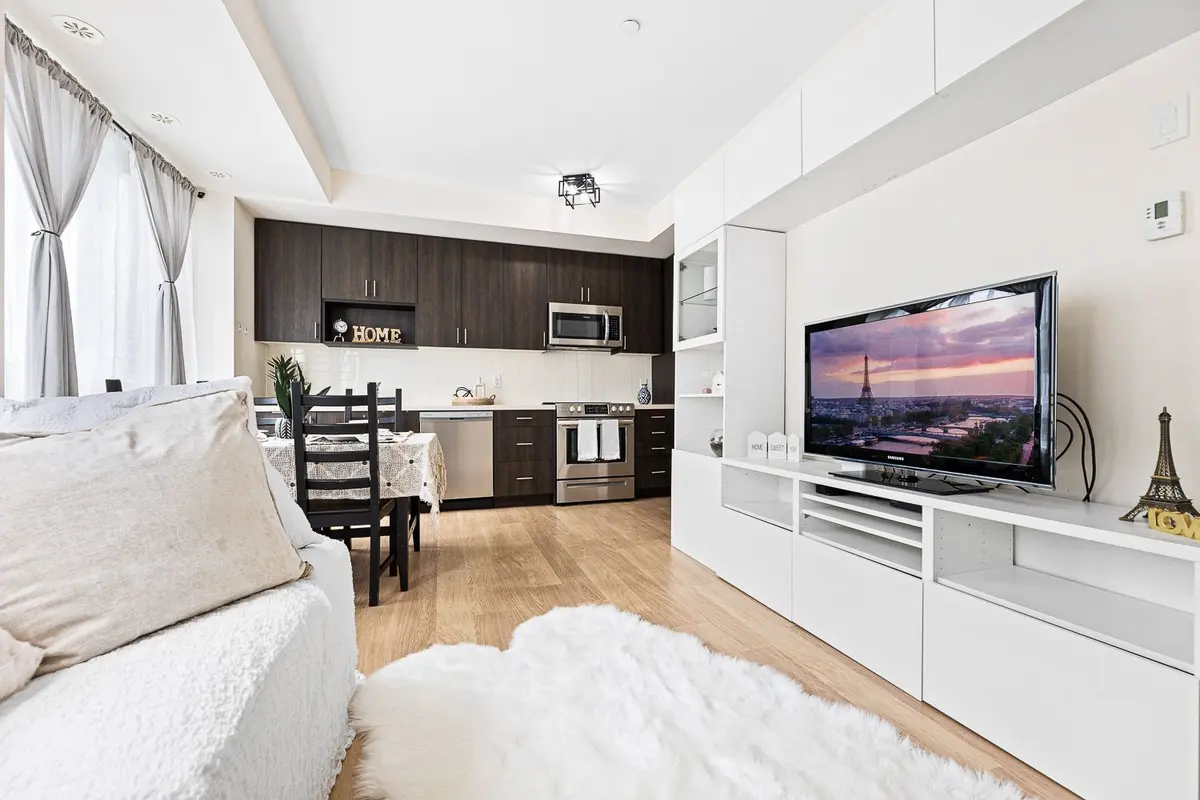 1120 Briar Hill AVE #306, Toronto W04, ON M6B 0A9