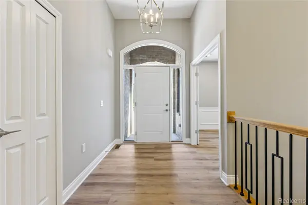 6429 Jamie LN, Grand Blanc Charter Township, MI 48439