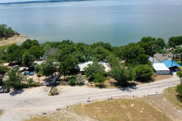913 Mesquite Point, Lake Bridgeport, TX 76426